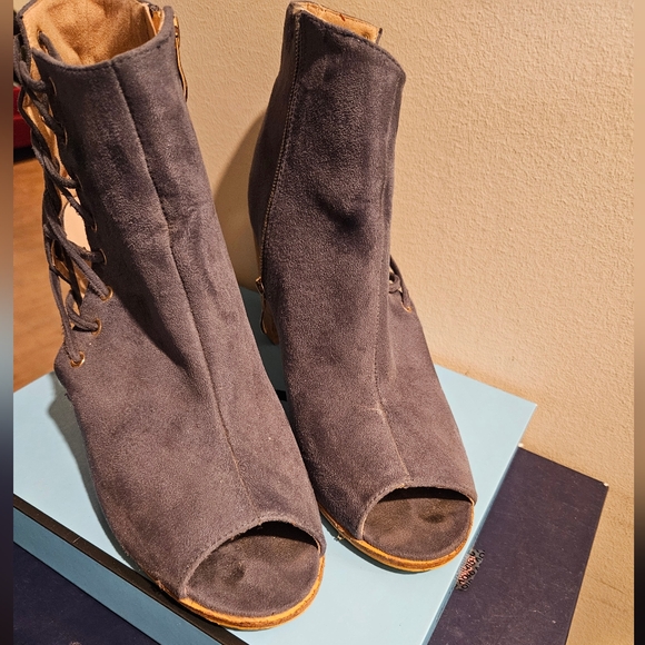 Heeled booties - Picture 5 of 16